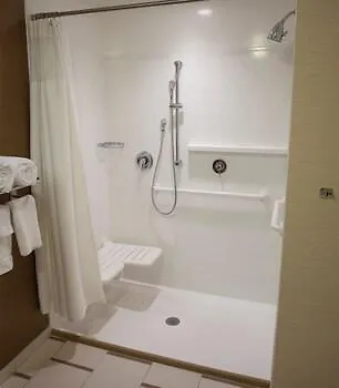 Hotel Fairfield & By Marriott Airport