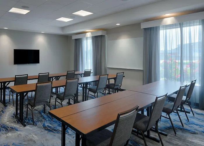Hotel Fairfield & By Marriott Airport Columbus