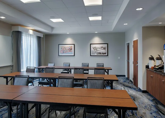 Hotel Fairfield & By Marriott Airport Columbus