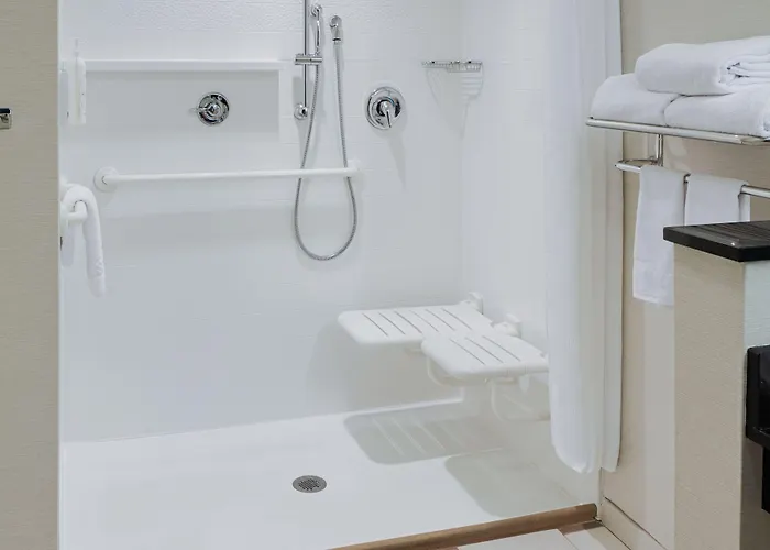 Hotel Fairfield & By Marriott Airport