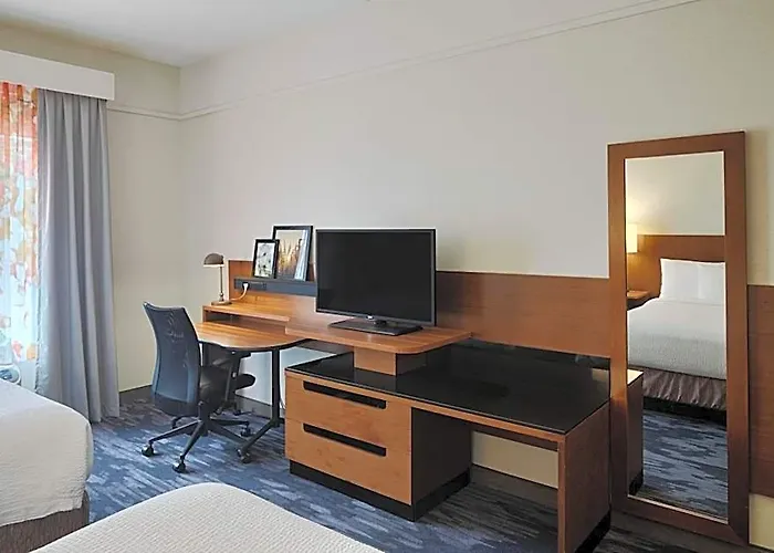 Fairfield & By Marriott Airport Hotel Columbus