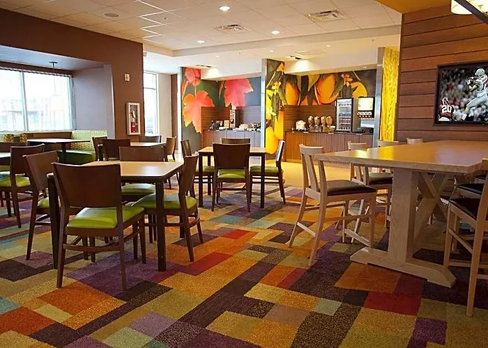 Hotel Fairfield & By Marriott Airport 3*