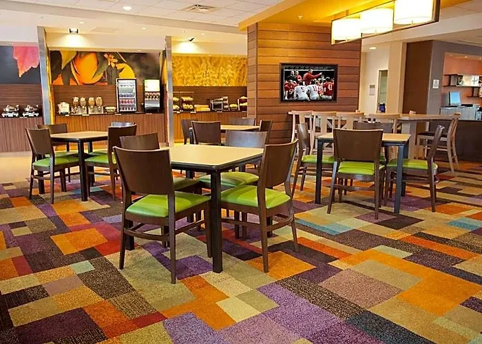 Hotel Fairfield & By Marriott Airport 3*