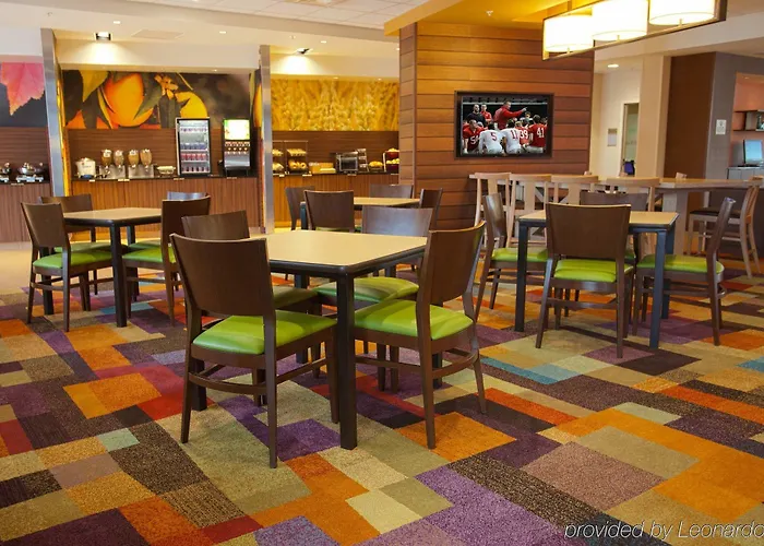 Hotel Fairfield & By Marriott Airport